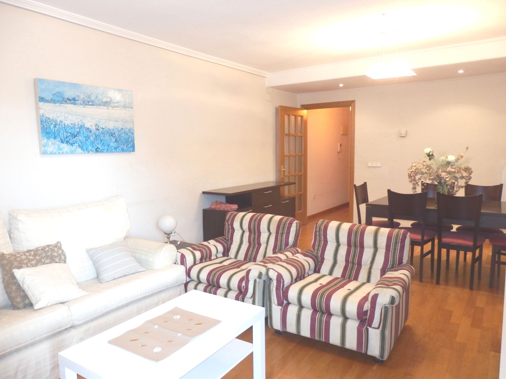 Sala de estar de Piso de alquiler en  Valencia Capital con Calefacción, Parquet y Amueblado
