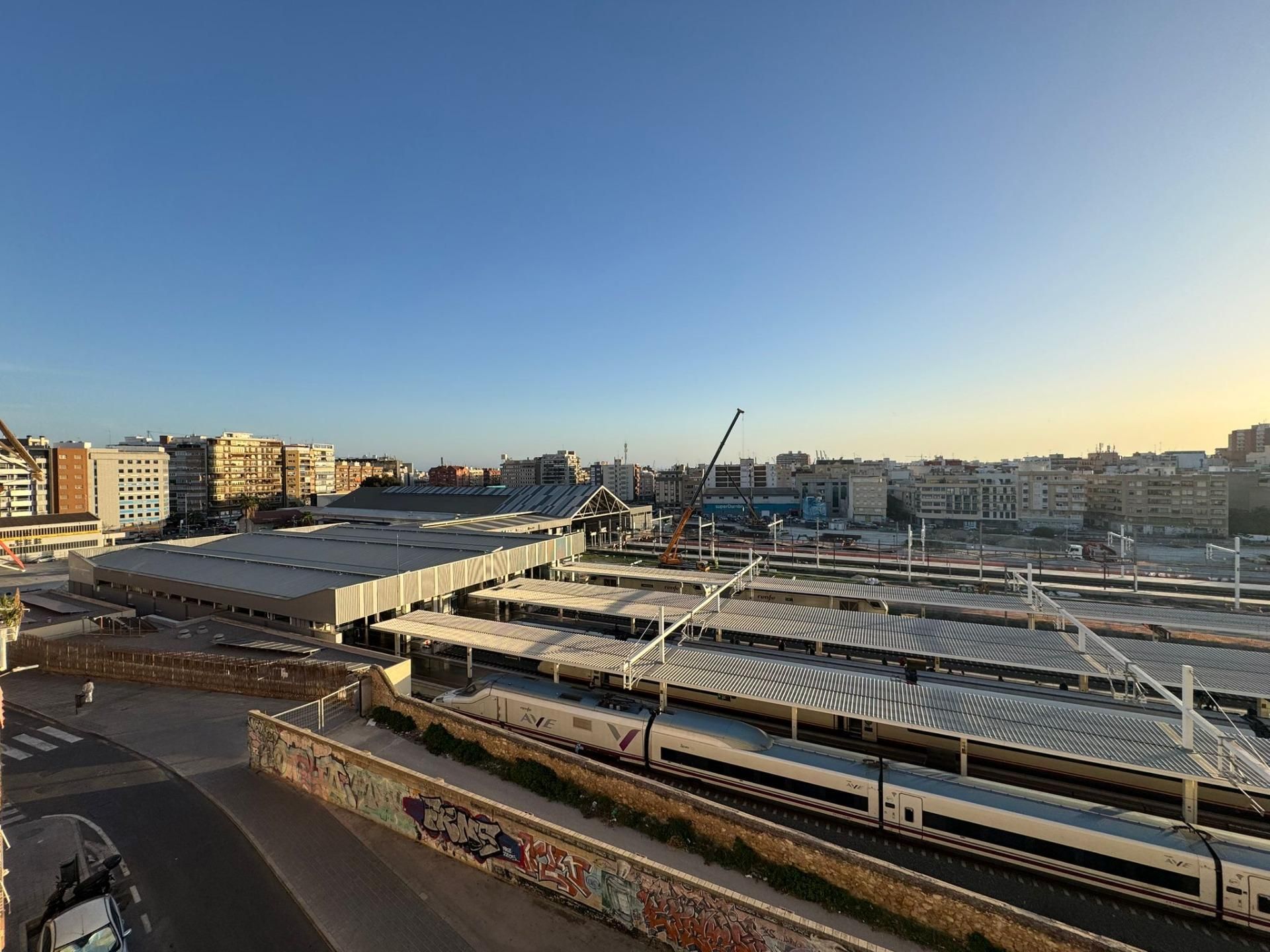 Vista exterior de Pis en venda en Alicante / Alacant amb Aire condicionat, Terrassa i Balcó
