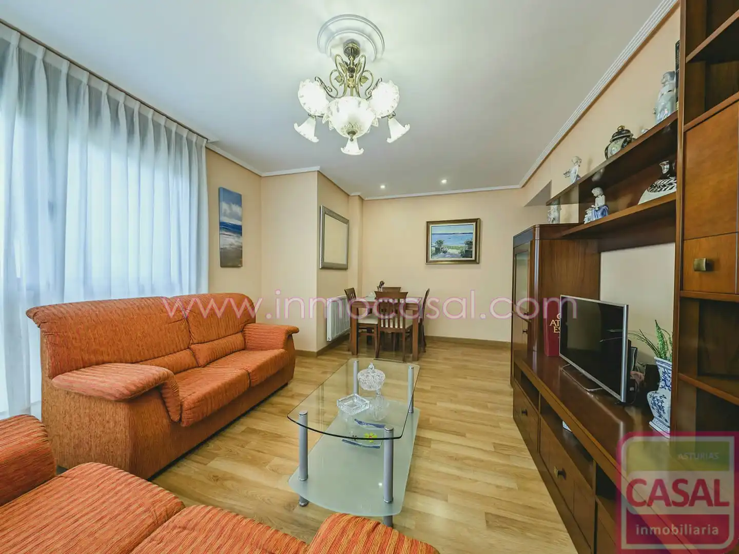 Sala de estar de Piso en venta en Aller con Calefacción, Trastero y Amueblado