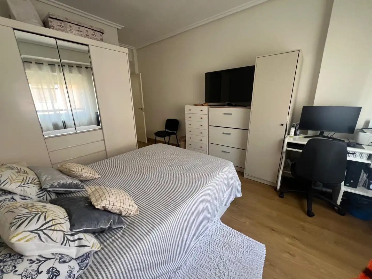 Habitación de Piso en venta en  Logroño con Calefacción, Terraza y Balcón