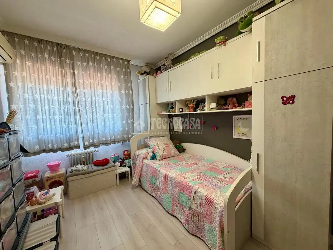 Habitación de Piso en venta en Valdepeñas con Aire acondicionado, Calefacción y Trastero