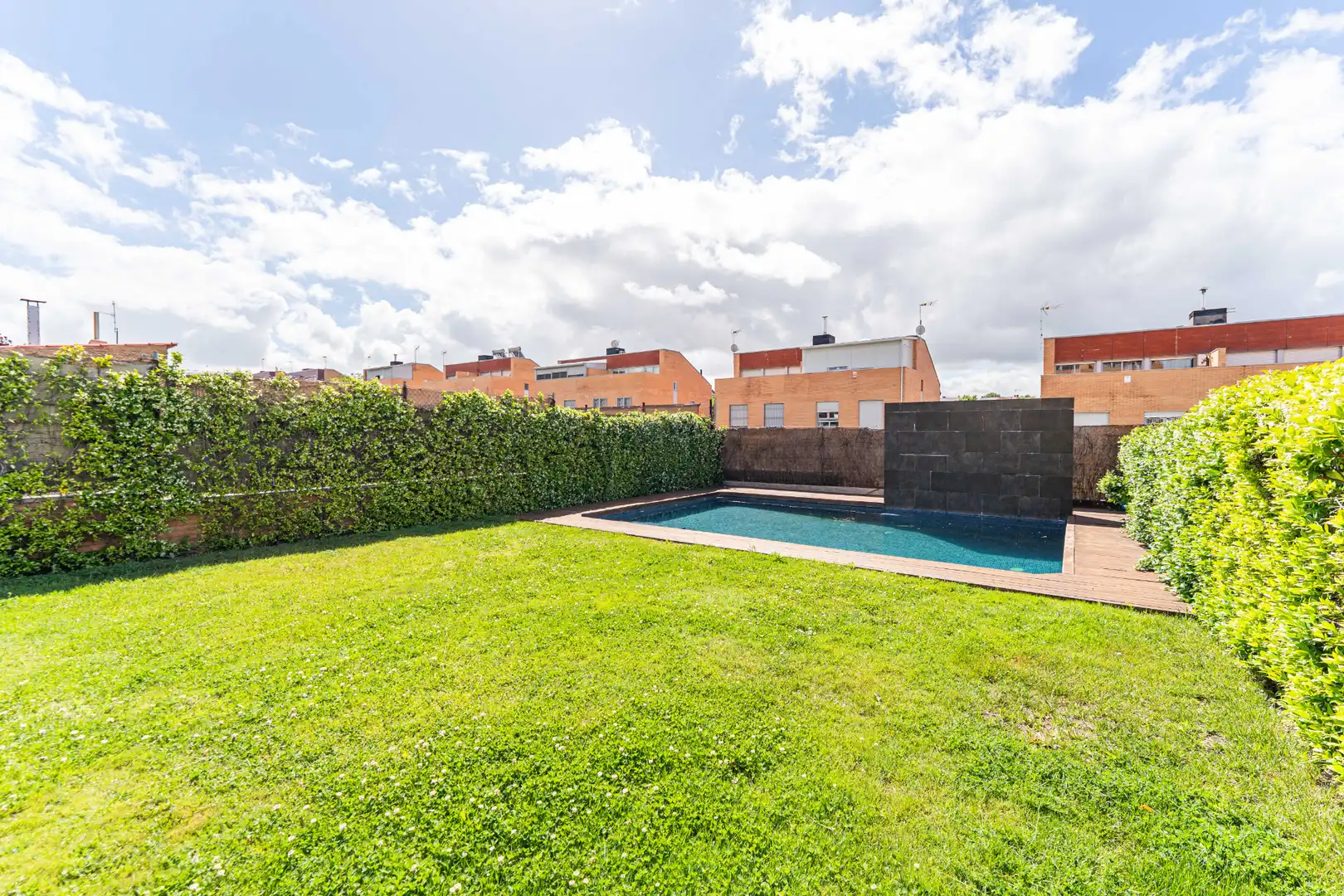 Piscina de Casa adosada en venda en Arroyomolinos (Madrid) amb Aire condicionat, Calefacció i Jardí privat