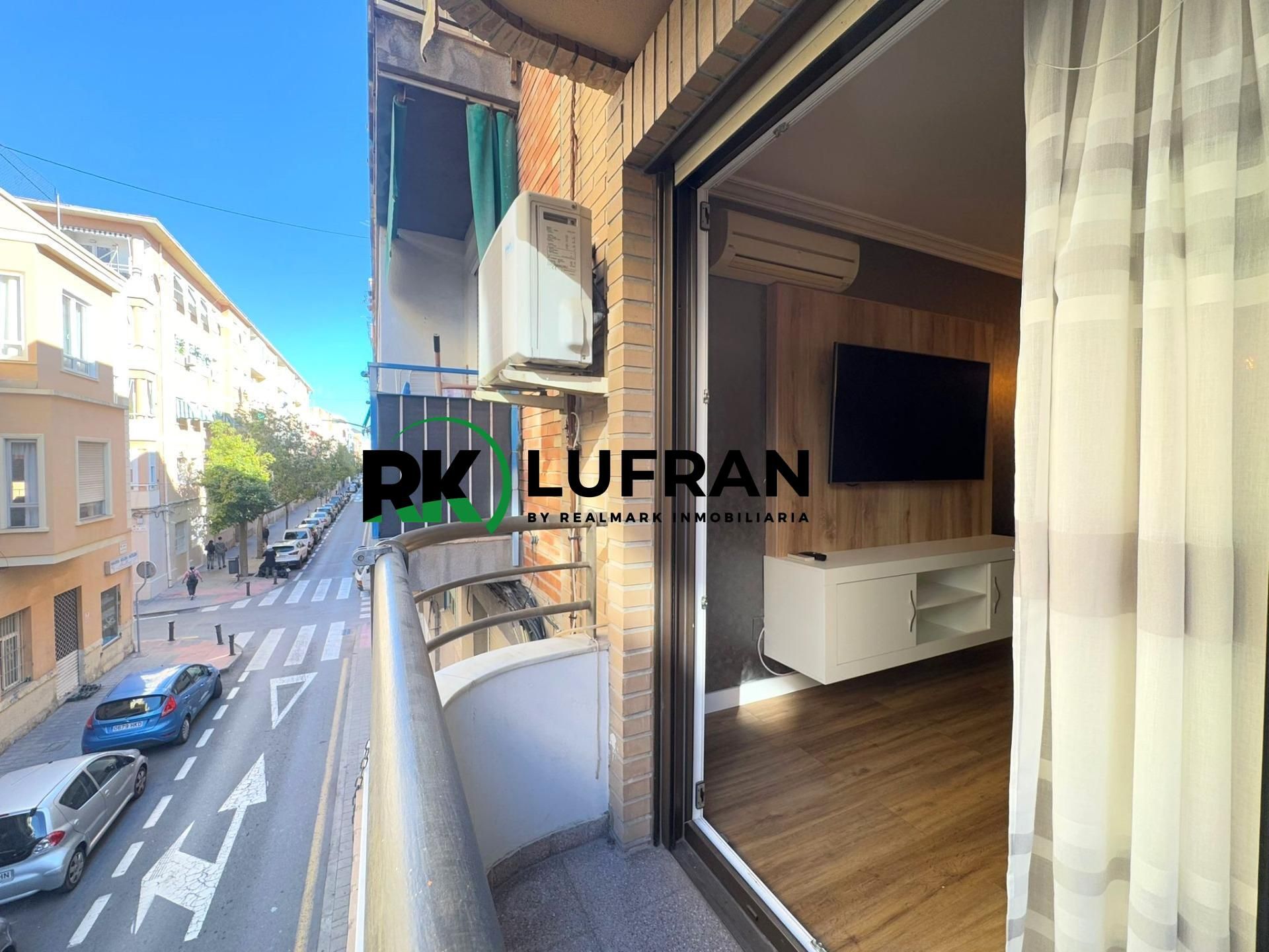 Vista exterior de Apartament en venda en Alicante / Alacant amb Aire condicionat, Moblat i Balcó