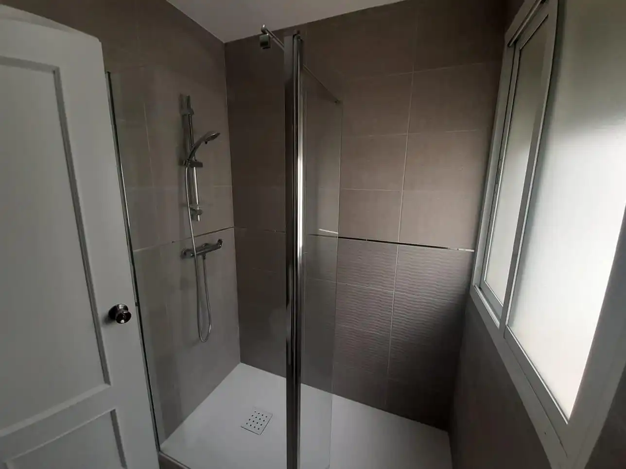 Baño de Ático en venta en Dos Hermanas con Aire acondicionado, Terraza y Alarma