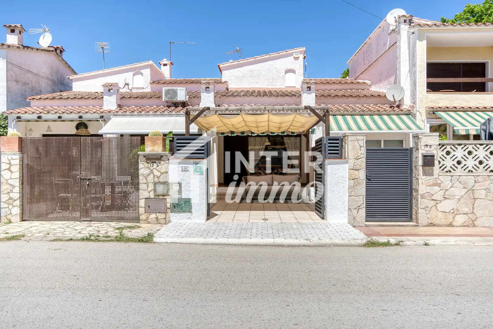 Exterior view of Houses for sale in Garrigàs, Girona