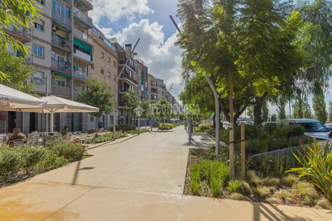 Vista exterior de Piso en venta en Santa Coloma de Gramenet con Terraza y Trastero