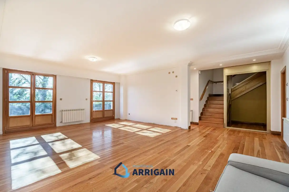 Casa adosada en venda en Donostia - San Sebastián  amb Calefacció, Jardí privat i Terrassa