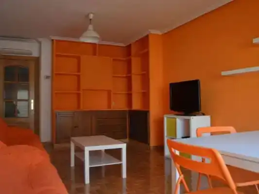 Sala d'estar de Pis de lloguer en Getafe amb Parquet i Moblat