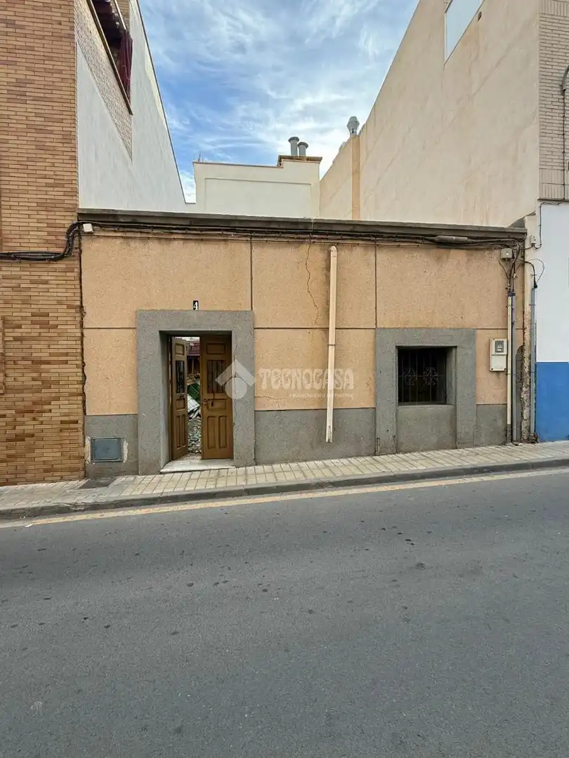 Vista exterior de Casa adosada en venda en Almería