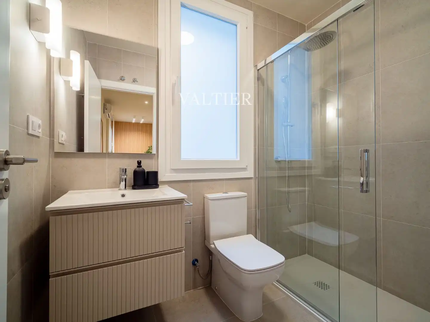 Badezimmer von Wohnung zur Miete in Madrid mit Möbliert
