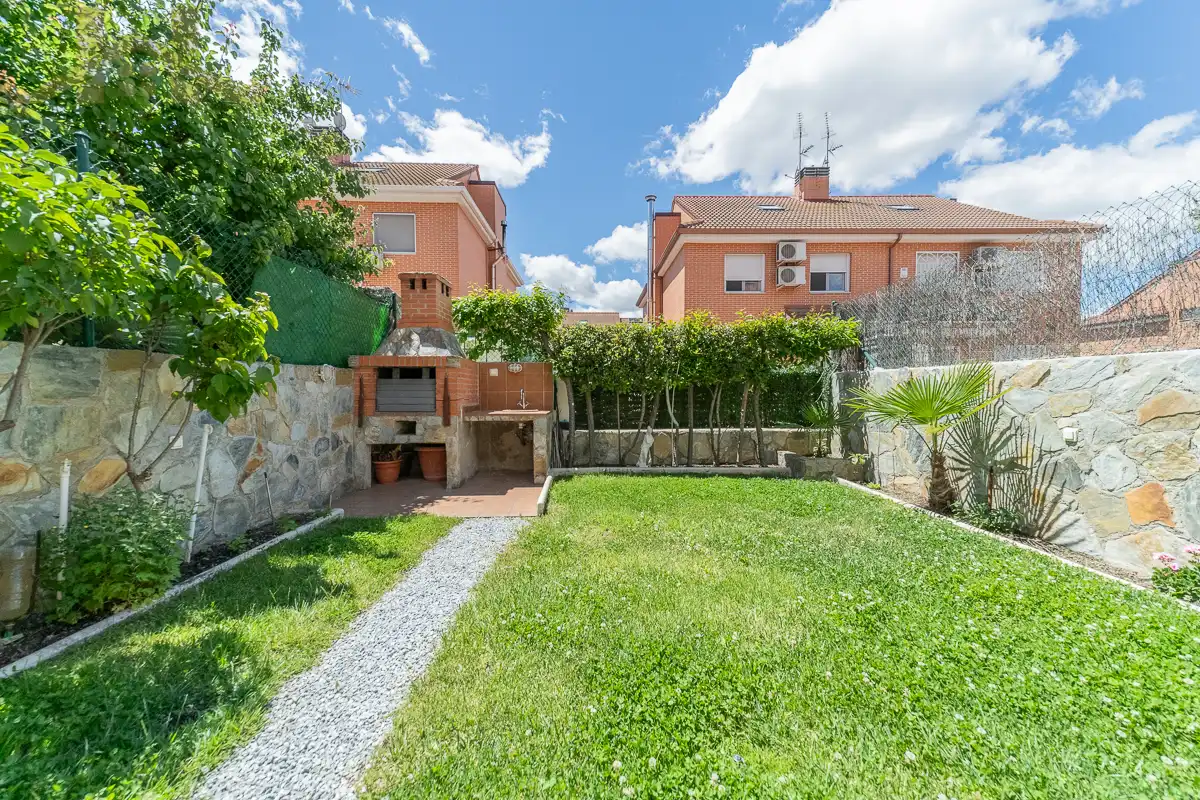 Garden of Houses for sale in Móstoles  with Heating, Private garden and Parquet flooring