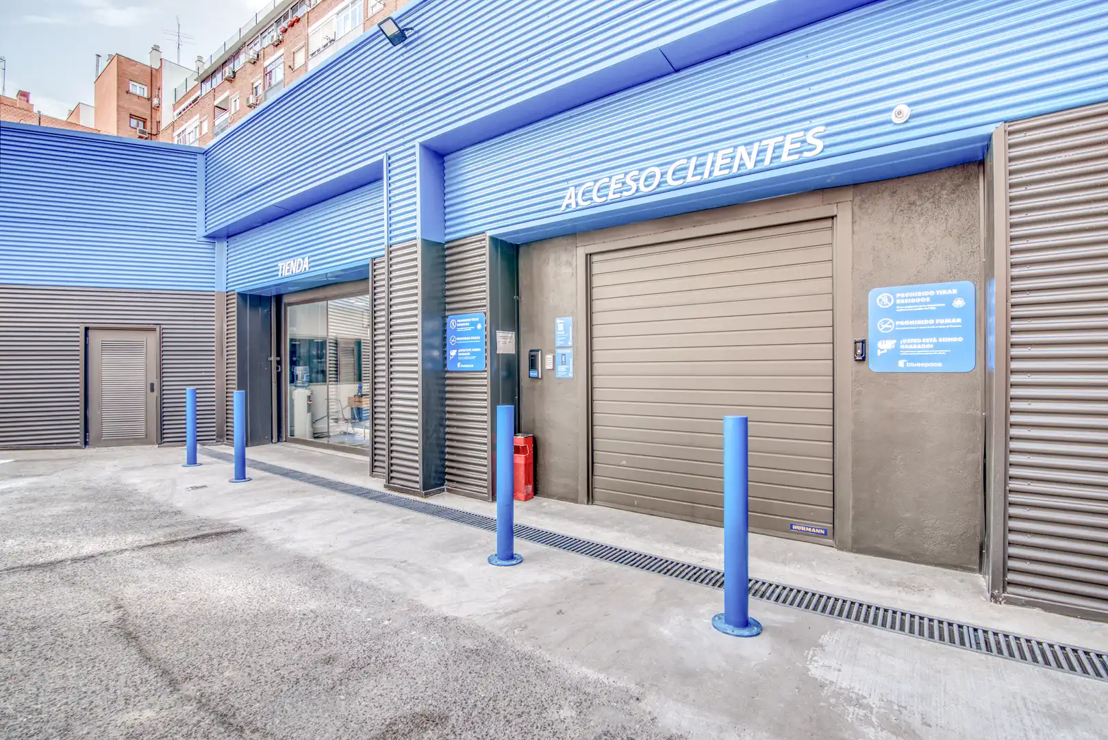 Exterior view of Garage for rent in Madrid  with Alarm