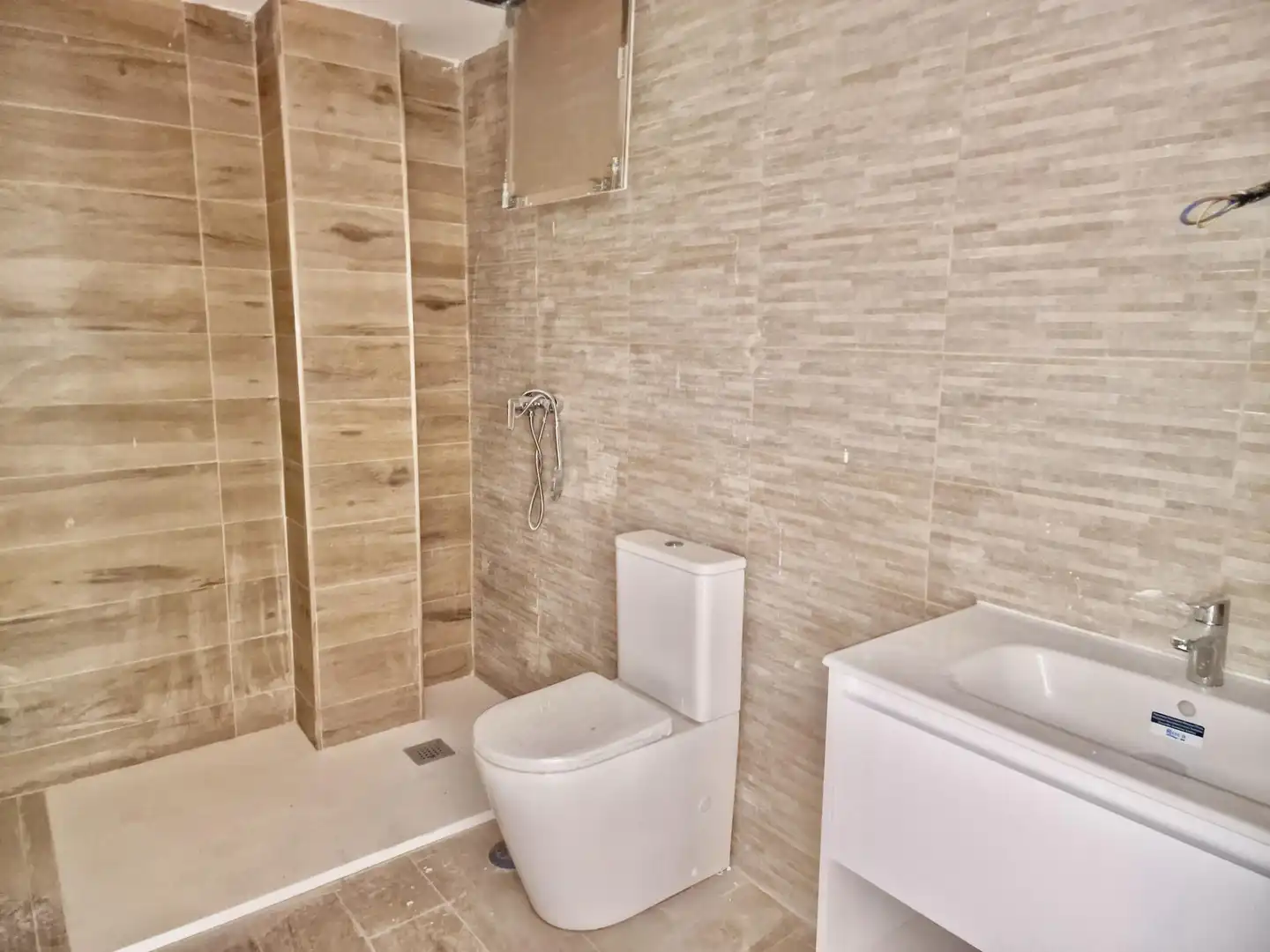 Baño de Piso en venta en Coslada con Aire acondicionado, Calefacción y Balcón