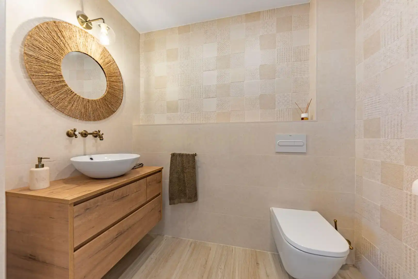 Bathroom of Houses for sale in Torrelavit