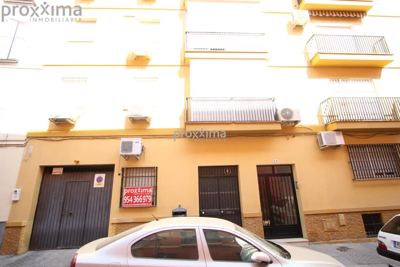 Vista exterior de Local en venda en Sevilla