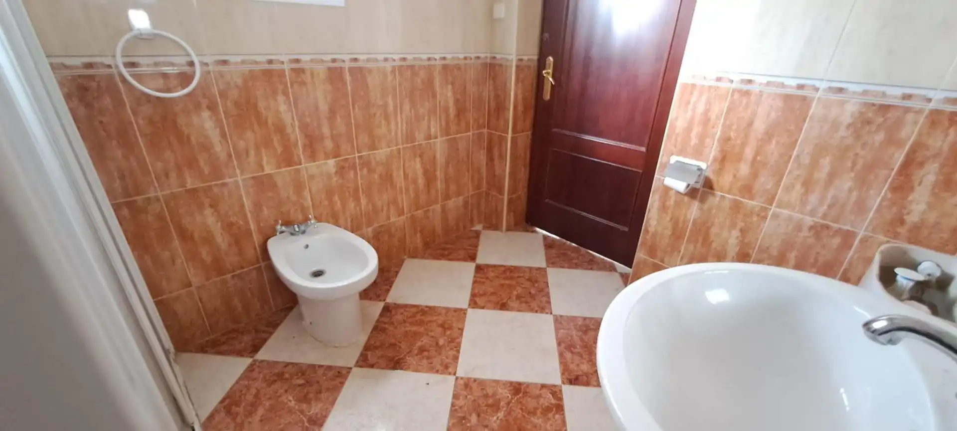 Bany de Casa o xalet en venda en Brenes amb Terrassa i Balcó