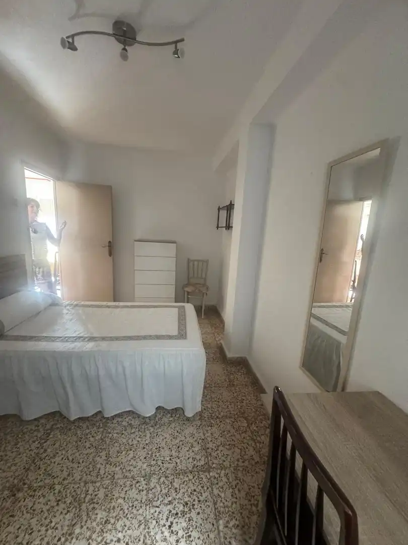 Dormitori de Pis en venda en Almería amb Aire condicionat, Terrassa i Moblat