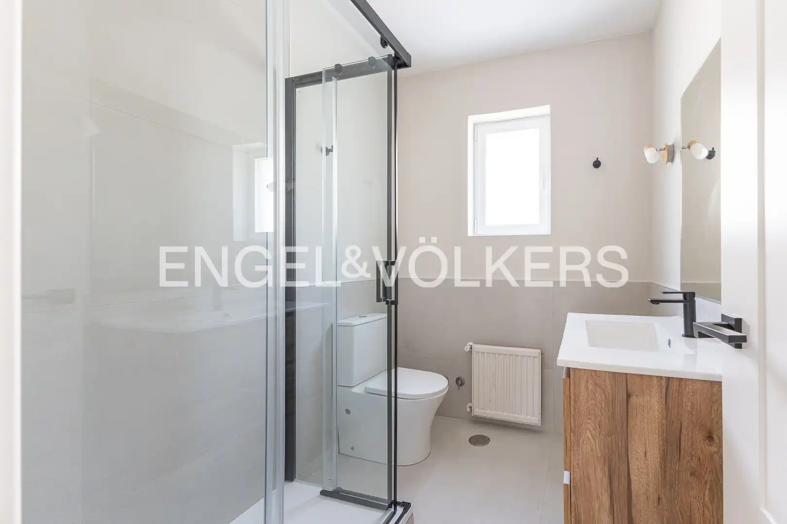 Bathroom of Houses for rent in Madrid  with Air Conditioner, Heating and Private garden