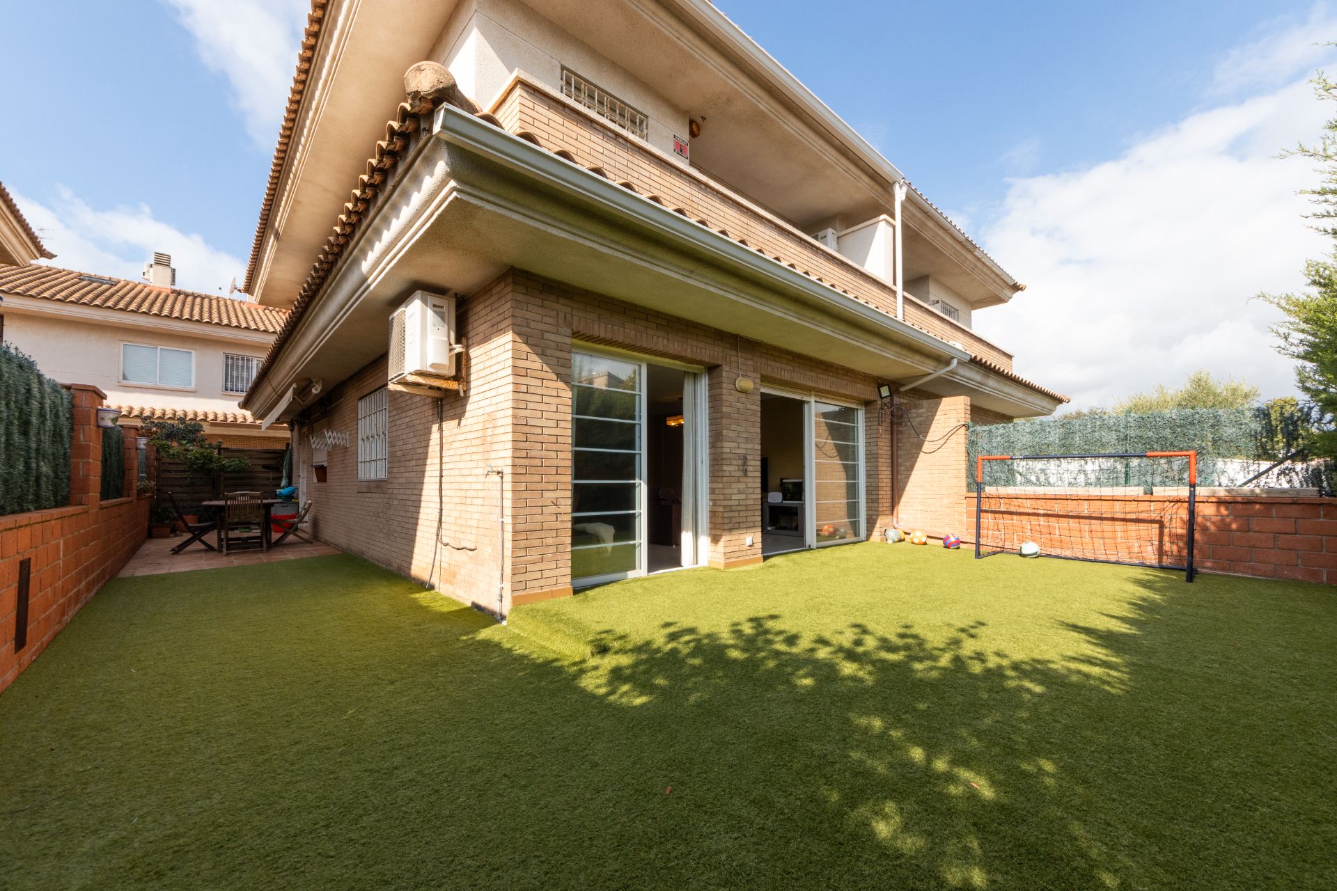 Vista exterior de Casa o xalet en venda en Cambrils amb Aire condicionat, Calefacció i Jardí privat