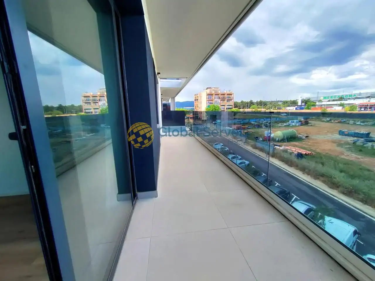Terraza de Piso de alquiler en Abrera con Balcón y Piscina comunitaria