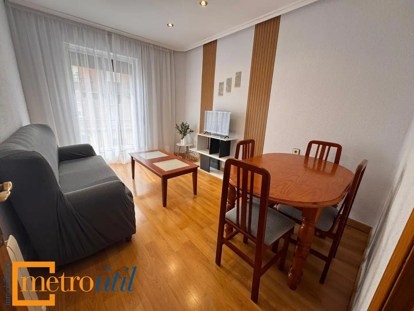 Living room of Flat for rent in Salamanca Capital  with Heating, Parquet flooring and Furnished