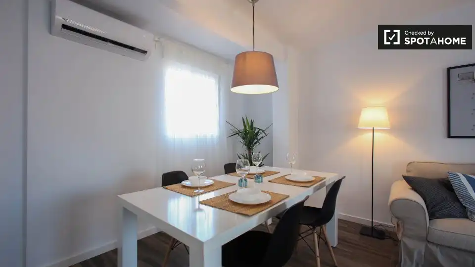 Dining room of Flat for rent in Valencia  with Air Conditioner, Heating and Furnished