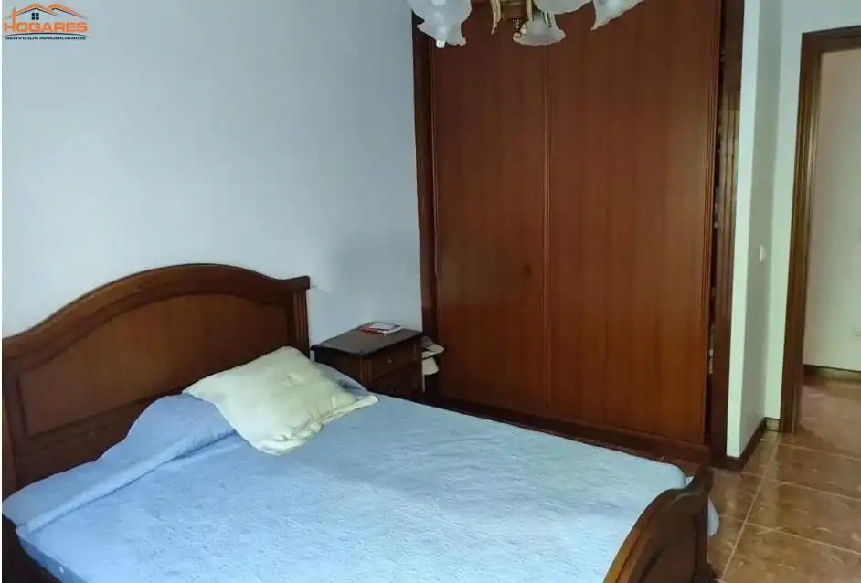 Dormitori de Casa o xalet en venda en Cangas  amb Piscina