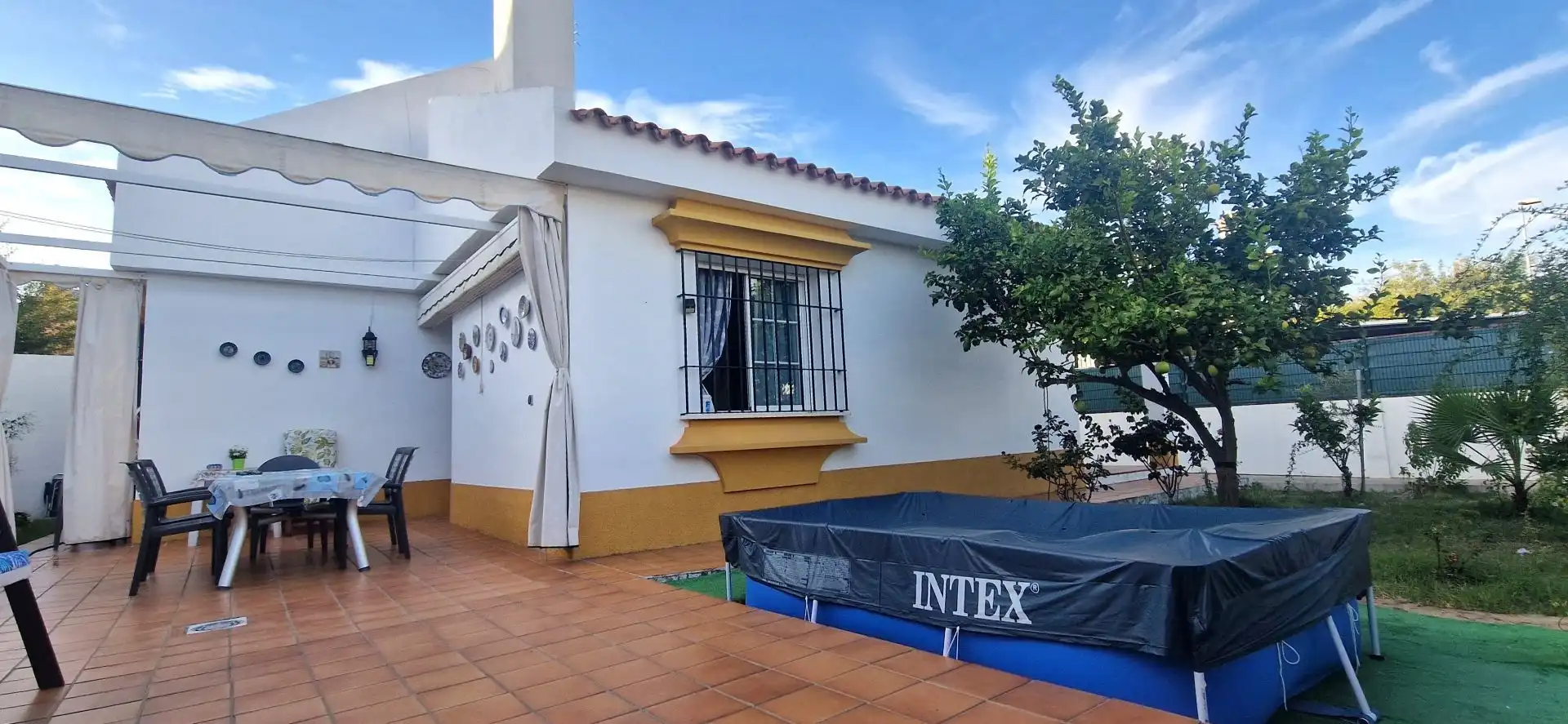 Vista exterior de Casa o xalet en venda en El Portil amb Aire condicionat, Calefacció i Jardí privat