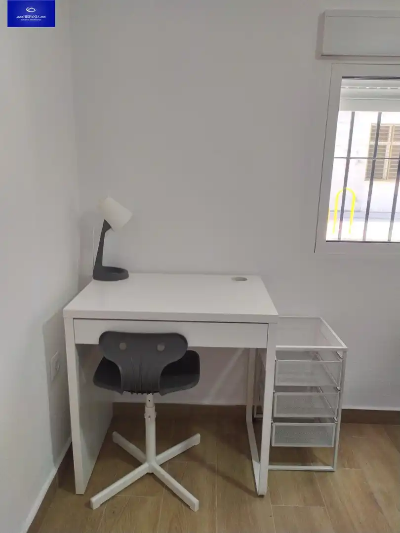 Schlafzimmer von Erdgeschoss zur Miete in Cádiz mit Möbliert
