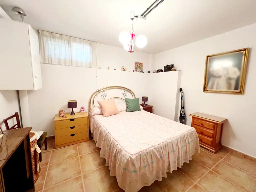 Dormitori de Casa o xalet en venda en Alcalá de Henares amb Aire condicionat, Calefacció i Jardí privat