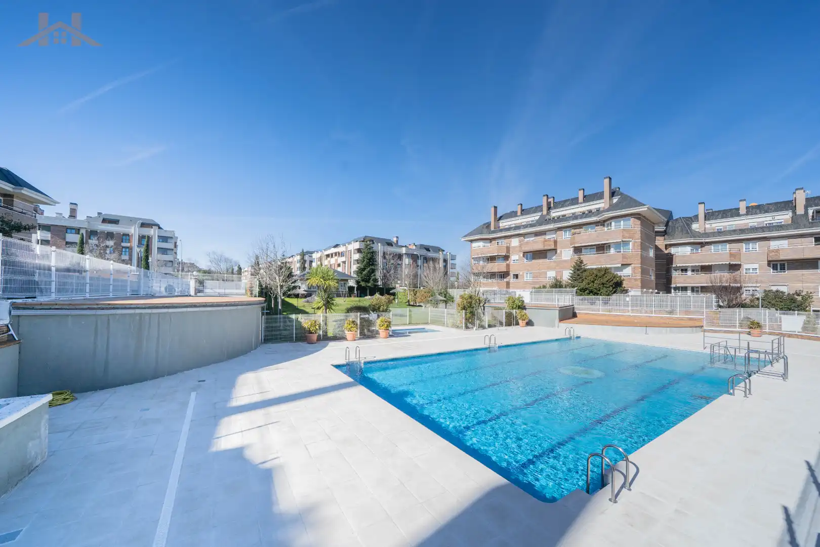 Piscina de Planta baja en venta en Majadahonda con Aire acondicionado, Calefacción y Jardín privado