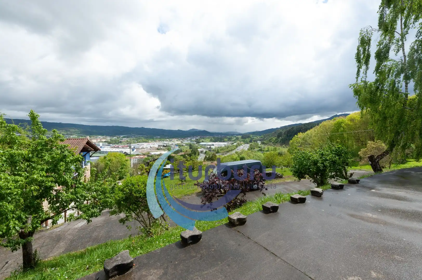 Vista exterior de Casa o chalet en venta en Zamudio con Calefacción, Jardín privado y Terraza