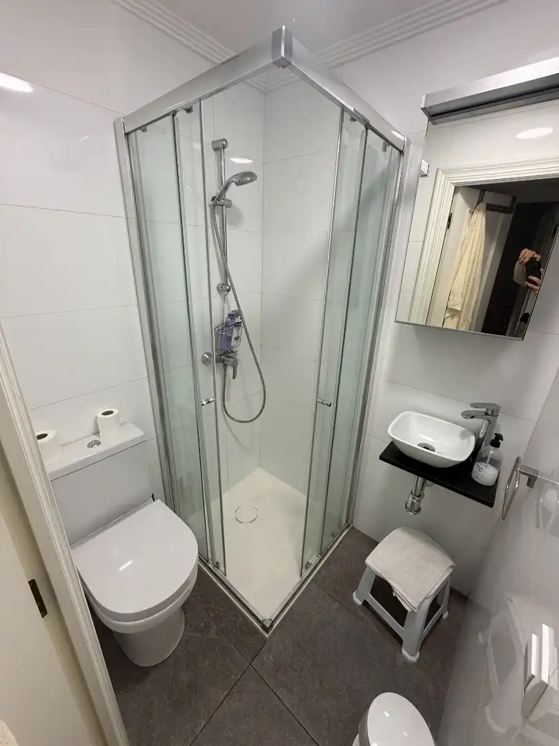 Baño de Piso en venta en Oviedo  con Amueblado