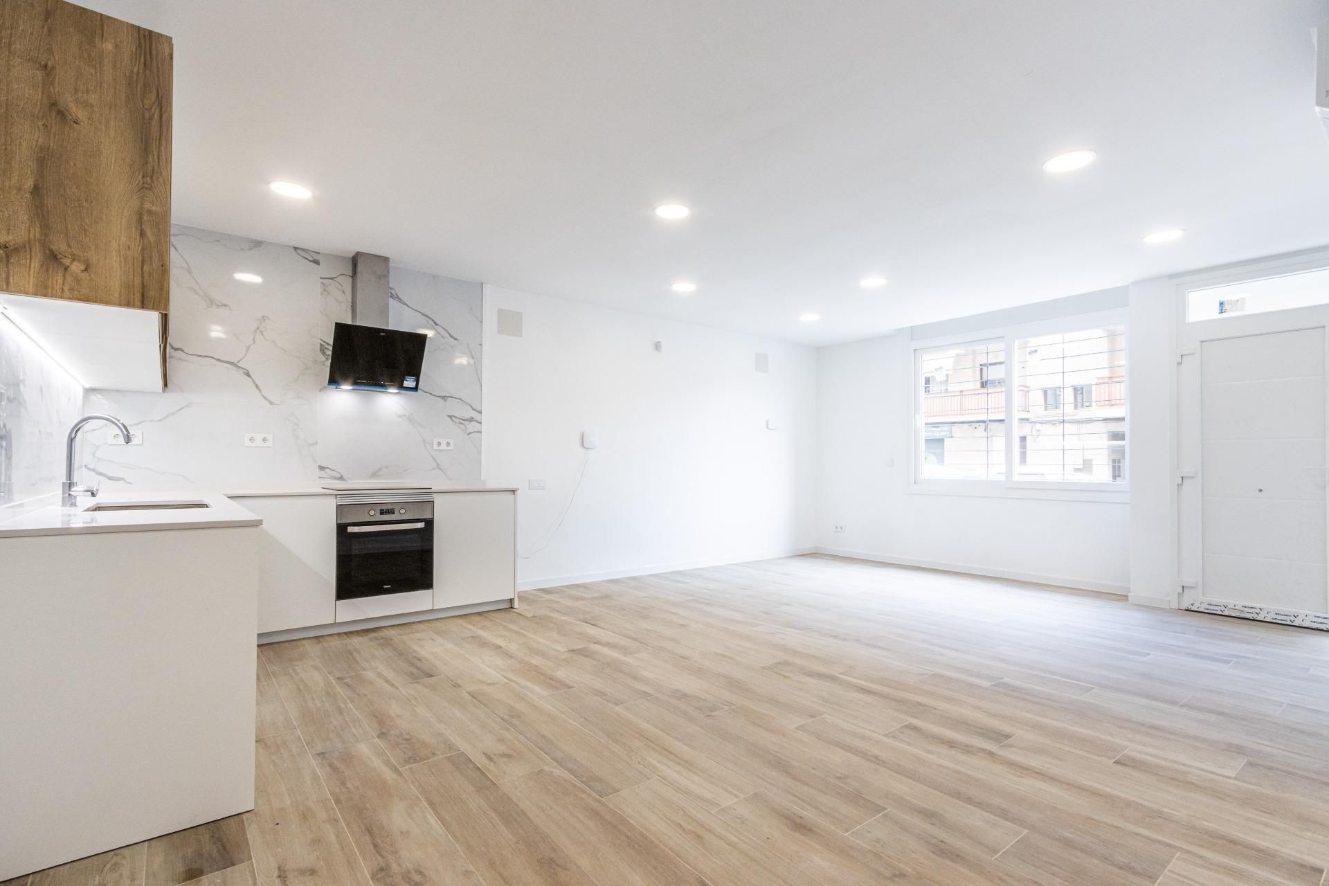 Flat for sale in Sabadell  with Air Conditioner and Heating