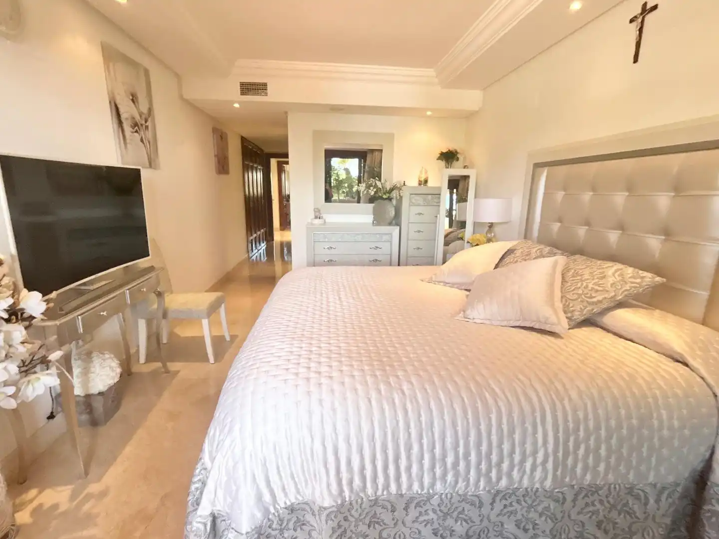Habitación de Apartamento en venta en Estepona con Aire acondicionado, Terraza y Piscina