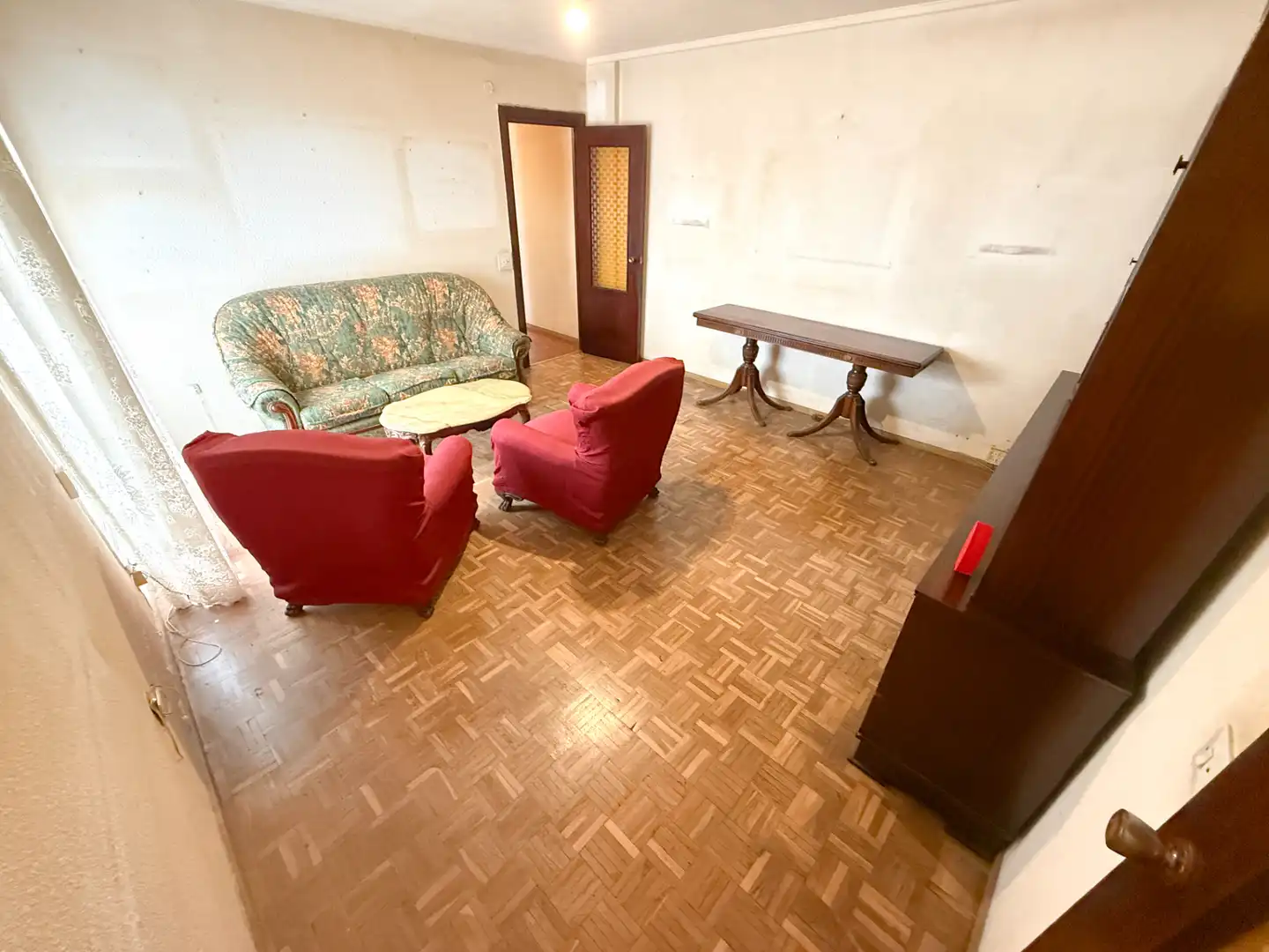 Sala d'estar de Pis en venda en Avilés amb Balcó