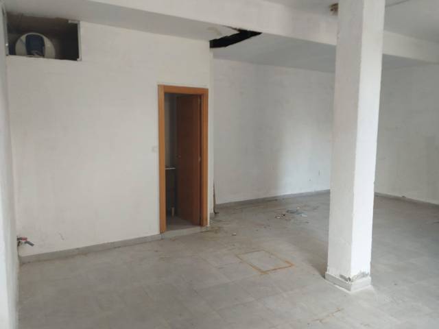 Local comercial en Venta en Calle de África, 17 en Pinares de Venecia