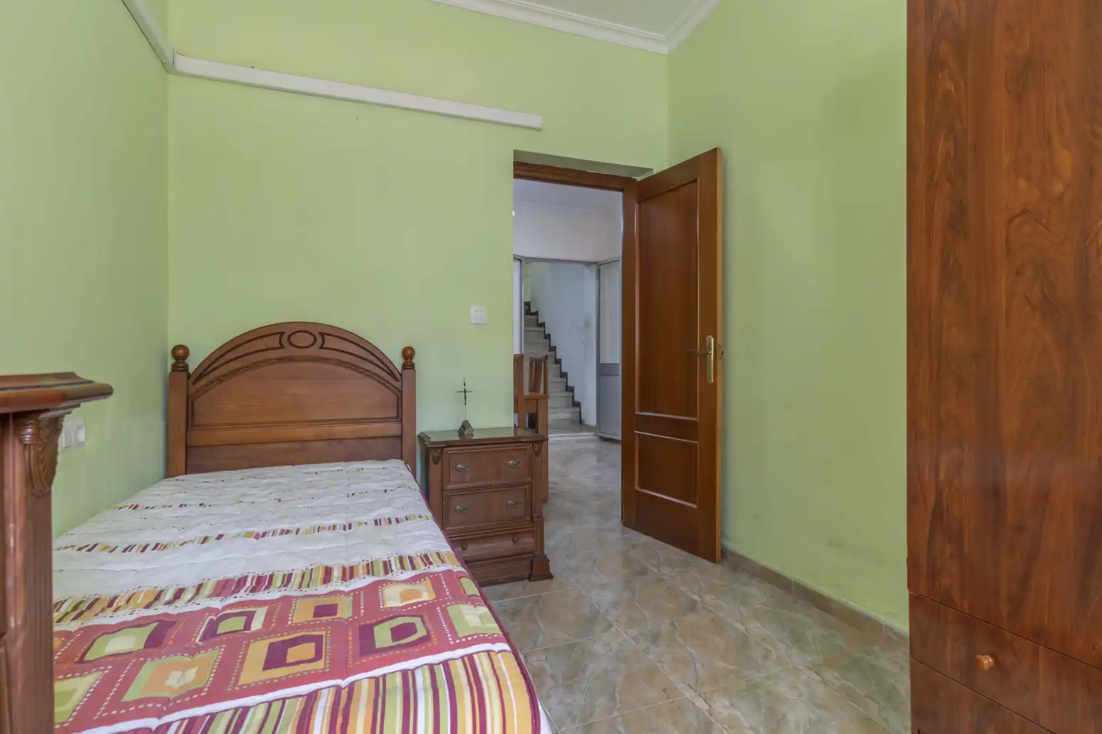 Habitación de Casa adosada en venta en Sevilla con Aire acondicionado