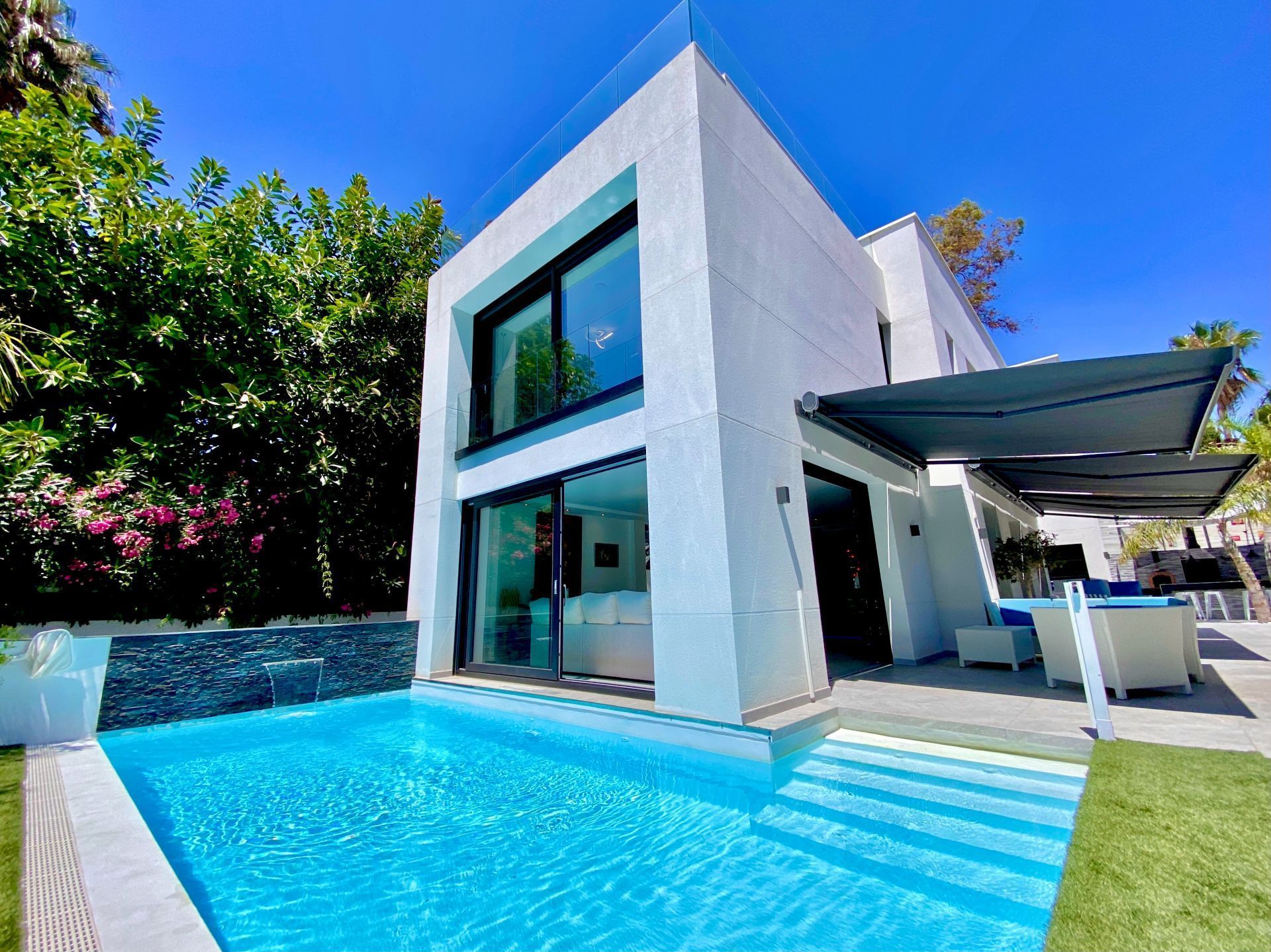 Piscina de Casa o xalet en venda en Almuñécar amb Aire condicionat, Calefacció i Jardí privat