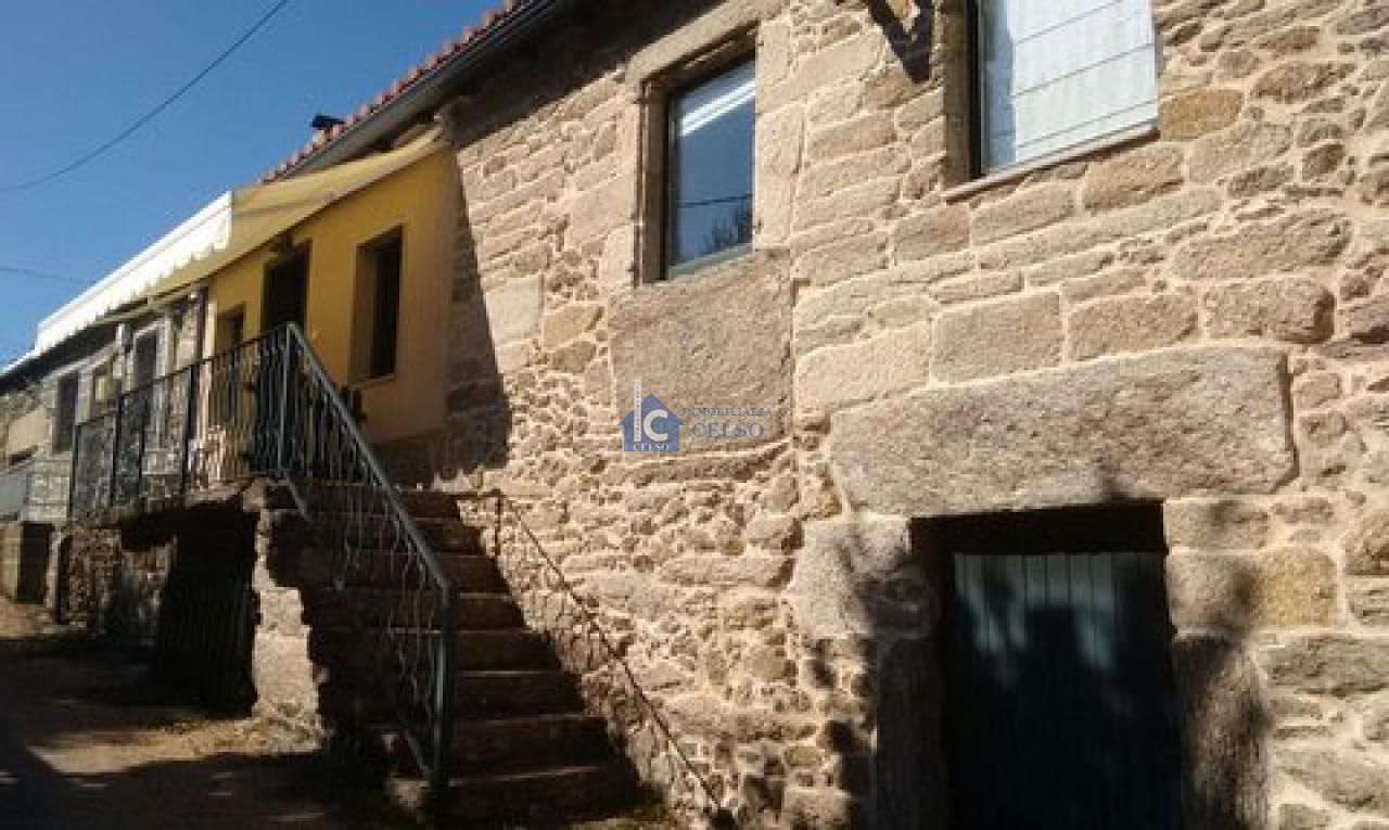 Single-family semi-detached for sale in Calexon Fondo do Lugar, A Teixeira
