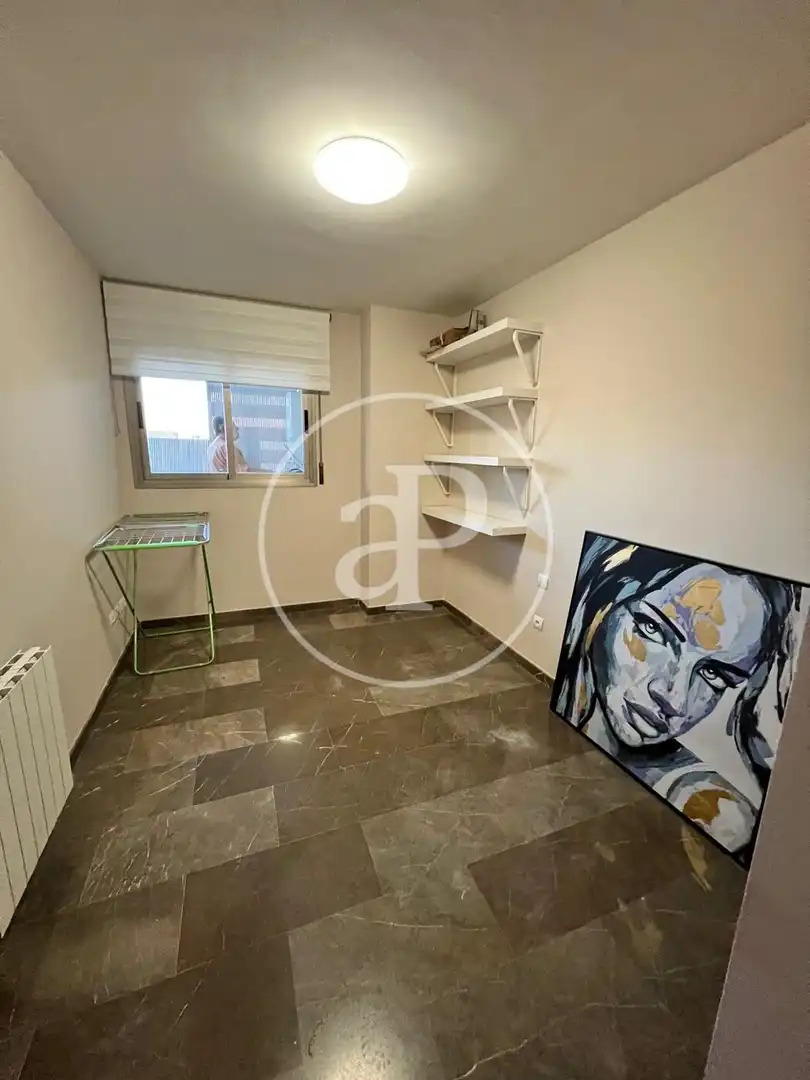 Flat for rent in Valencia  with Air Conditioner, Terrace and Furnished