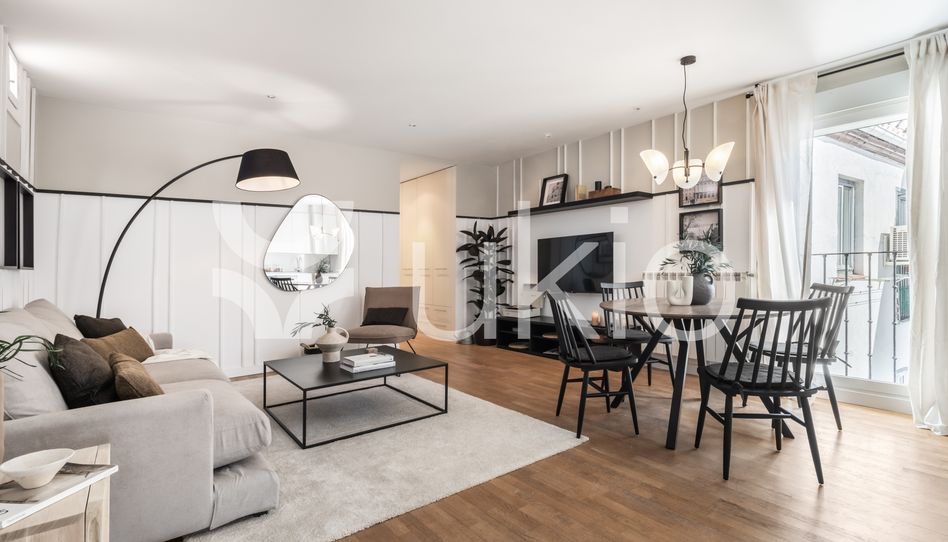 Apartamento de alquiler en Calle de Velarde, Universidad - Malasaña
