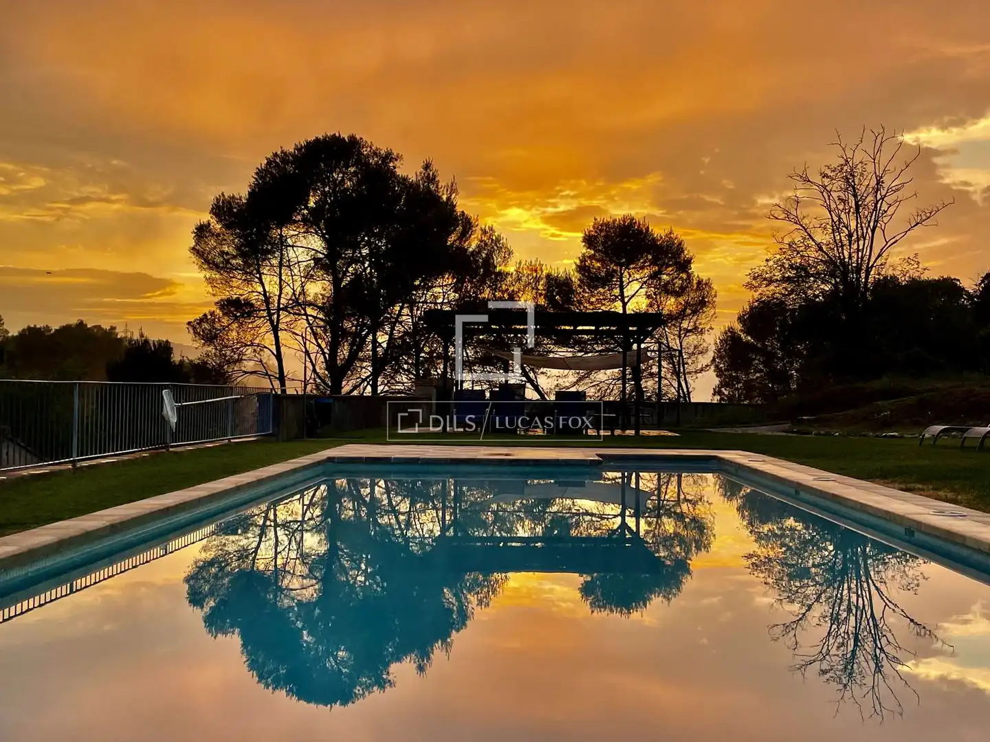 Swimming pool of Country homes for sale in La Torre de Claramunt  with Air Conditioner, Heating and Private garden