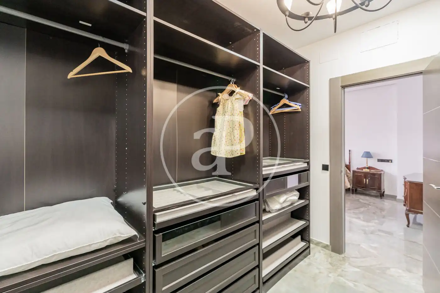 Habitación de Casa adosada en venta en Pozuelo de Alarcón con Aire acondicionado, Calefacción y Jardín privado