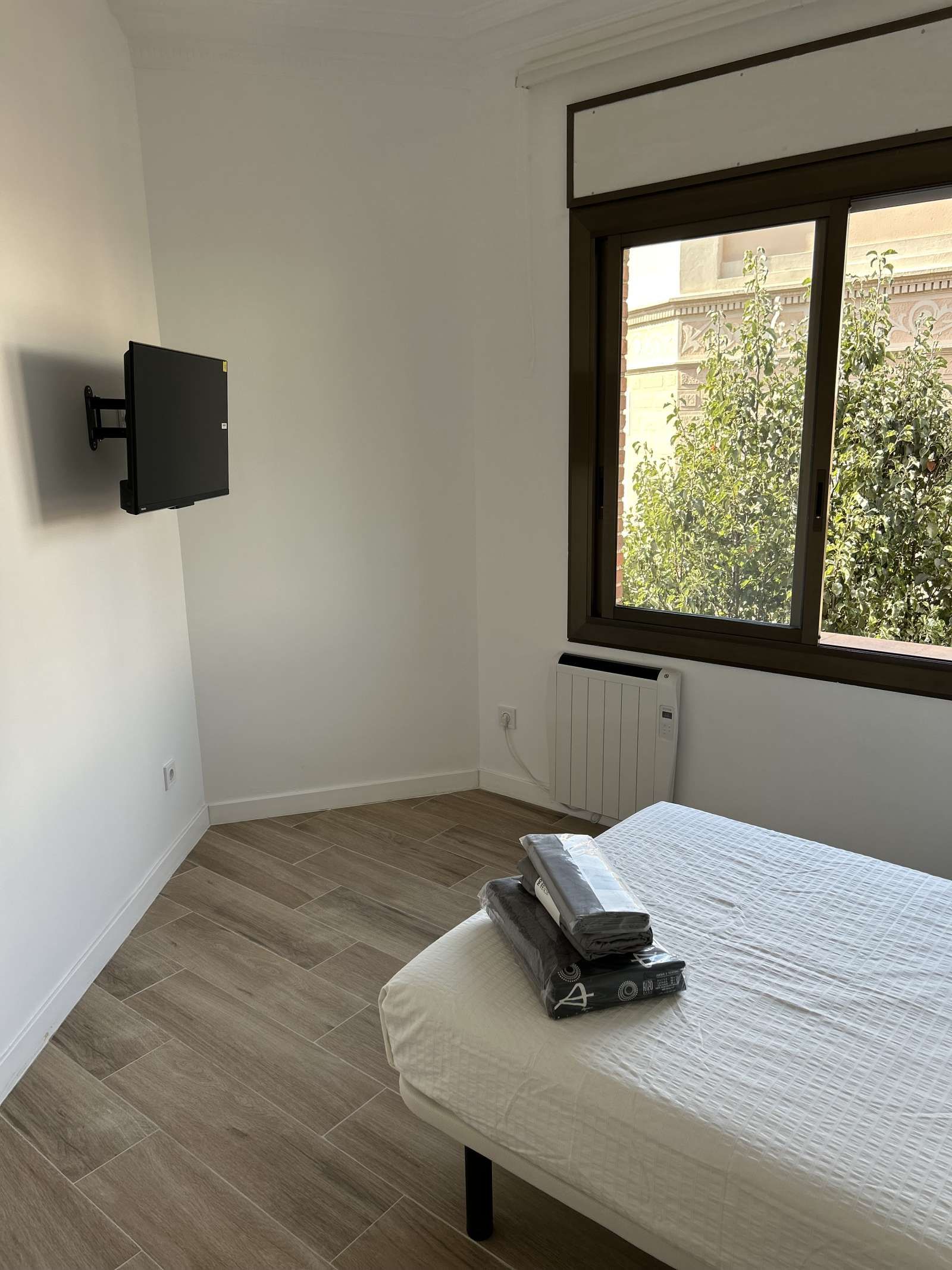 Bedroom of Flat to share in Badalona  with Air Conditioner, Heating and Terrace