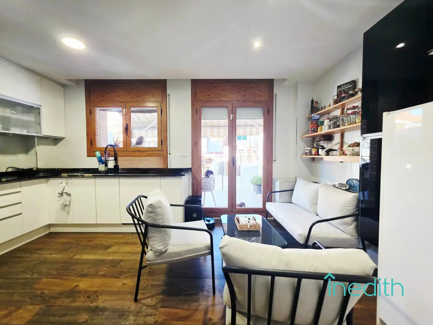 Sala de estar de Casa adosada en venta en Castelldefels con Aire acondicionado, Calefacción y Jardín privado