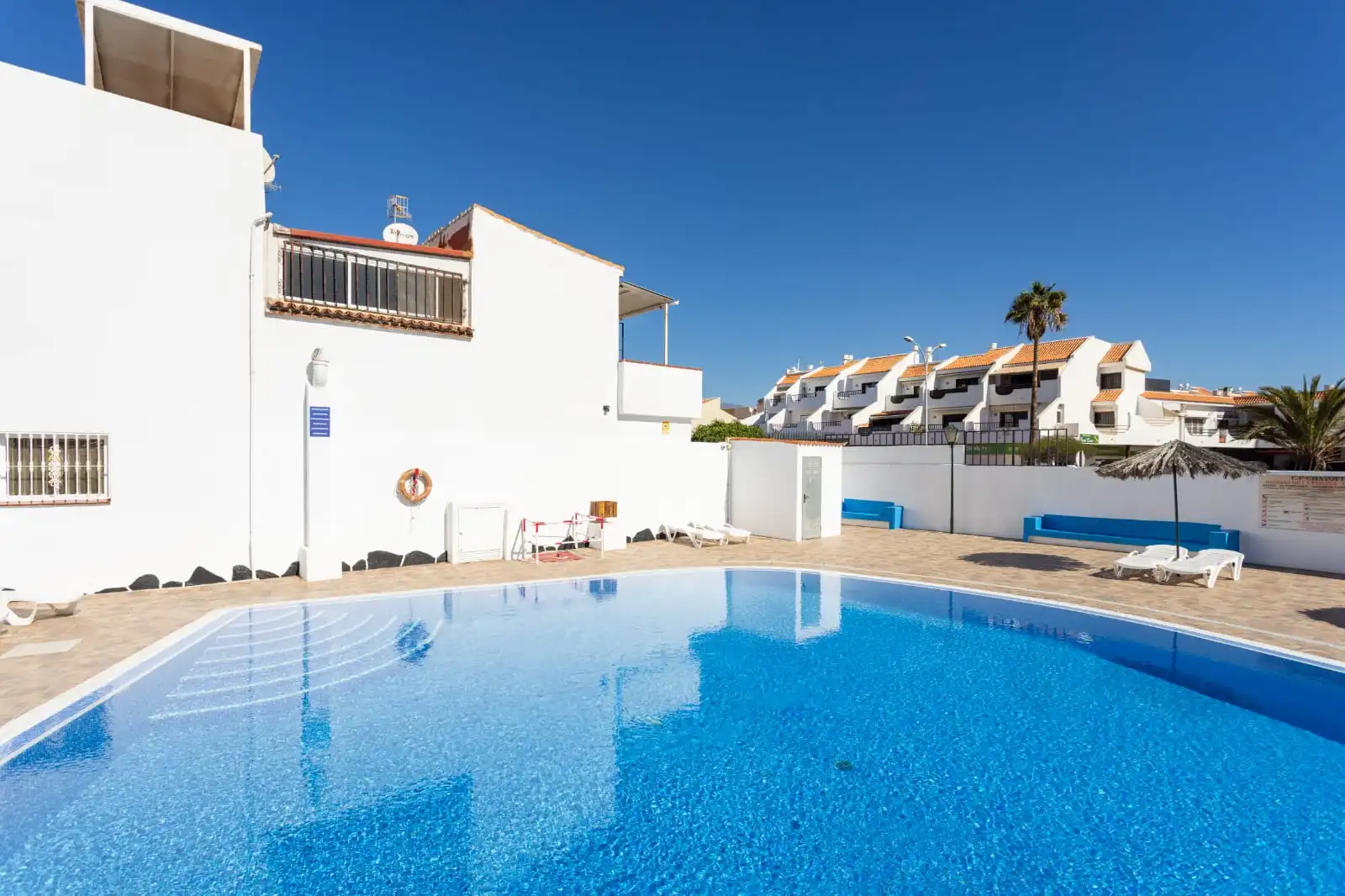 Piscina de Dúplex en venta en Arona con Terraza, Amueblado y Horno