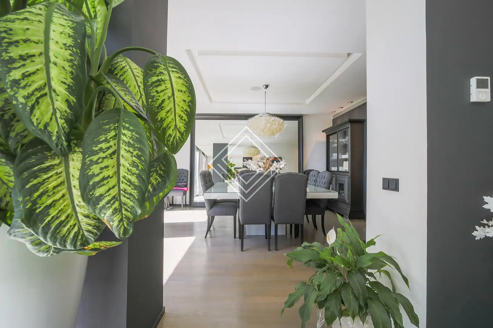 Esszimmer von Einfamilien-Reihenhaus zum Verkauf in La Moraleja mit Klimaanlage, Heizung und Privatgarten