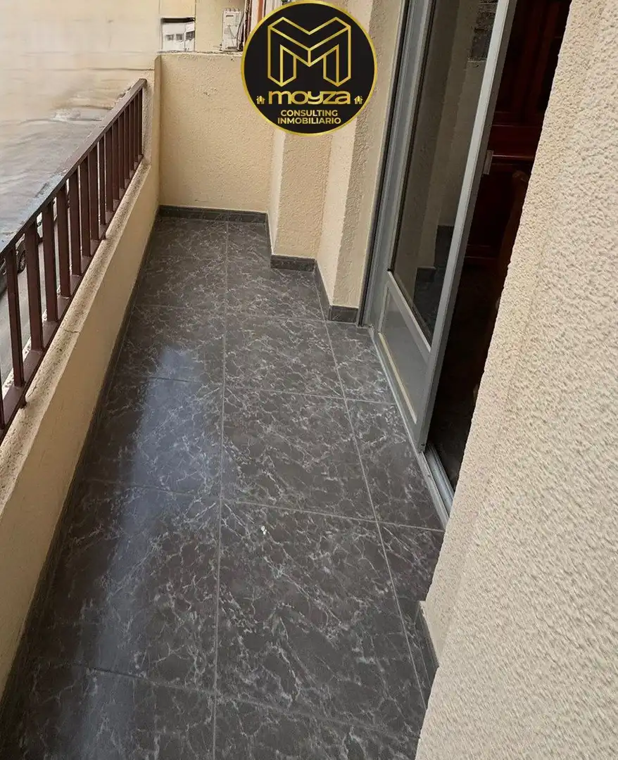 Appartamento con terrazza in affitto a Hospital, imagen 5