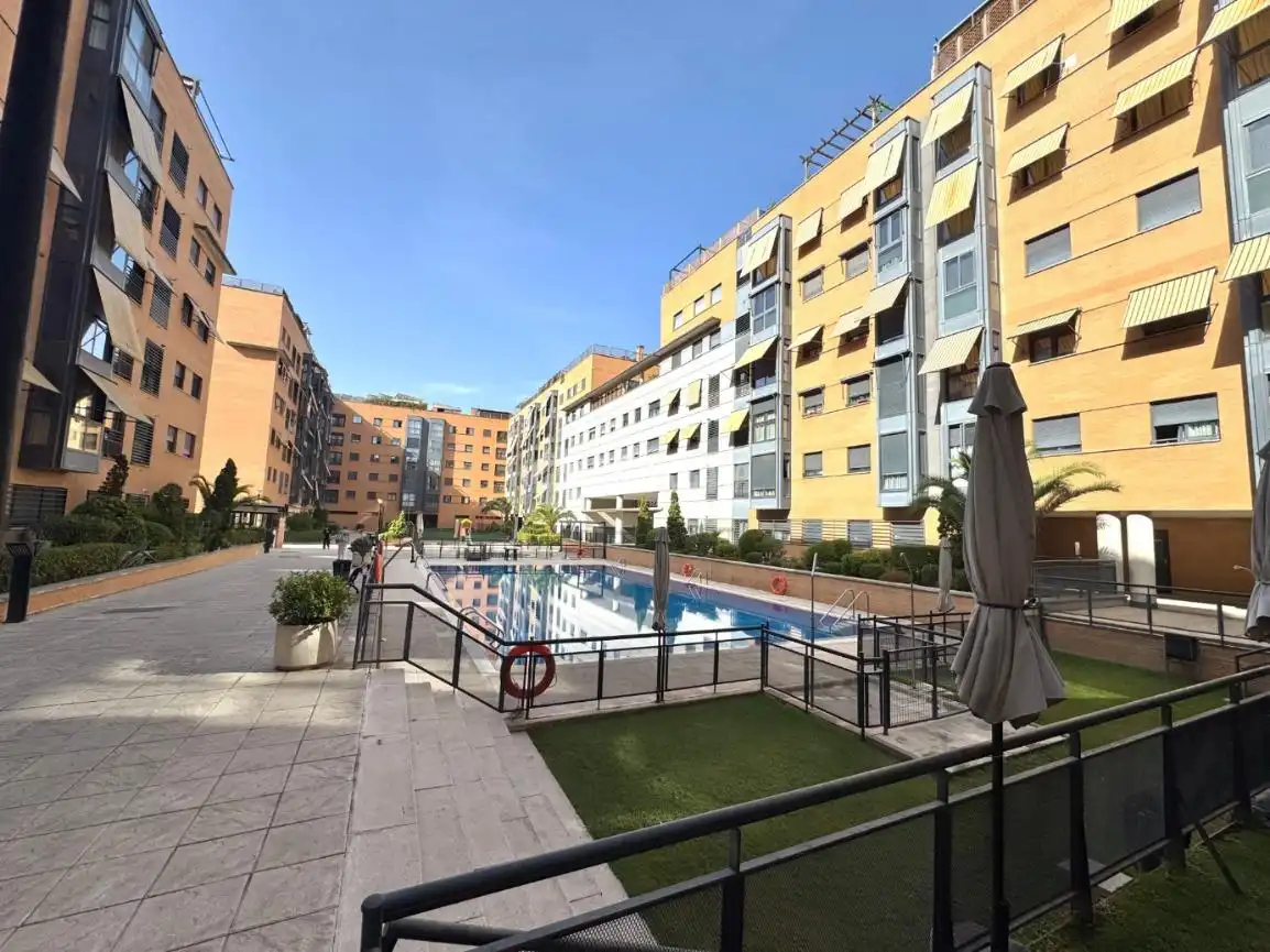 Exterior view of Flat for sale in Madrid  with Heating and Community pool
